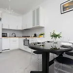 公寓 Zoliborz Stylish With Parking By Renters