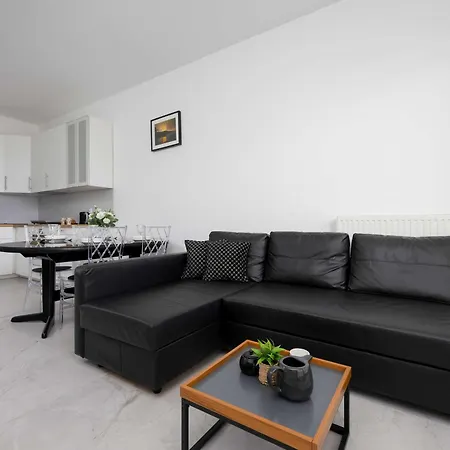 Zoliborz Stylish With Parking By Renters Apartment *